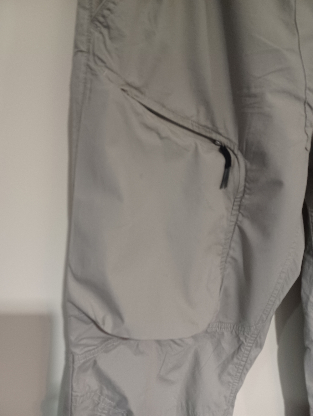 Armani Exchange Men’s Light Khaki Cargo Pants with Utility Pockets - Picture 4 of 11